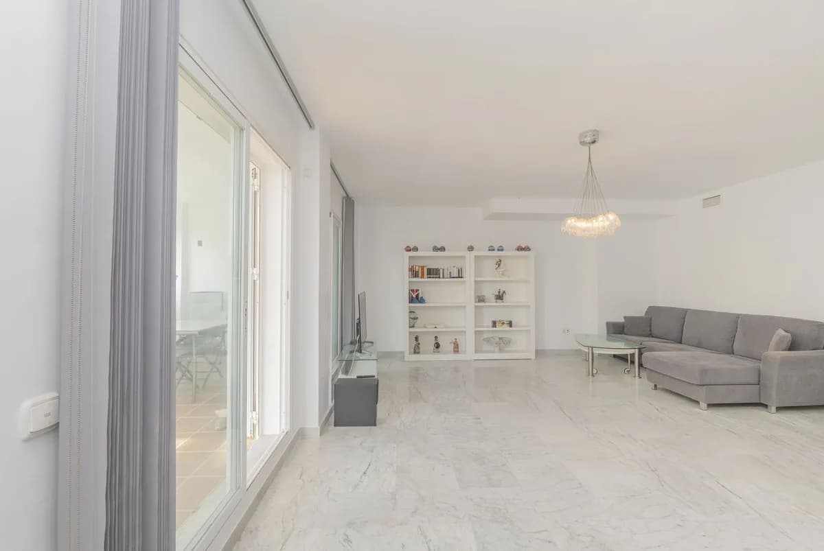 3 Bedroom Townhouse for Sale in Bahía de Marbella, Málaga - Image 8