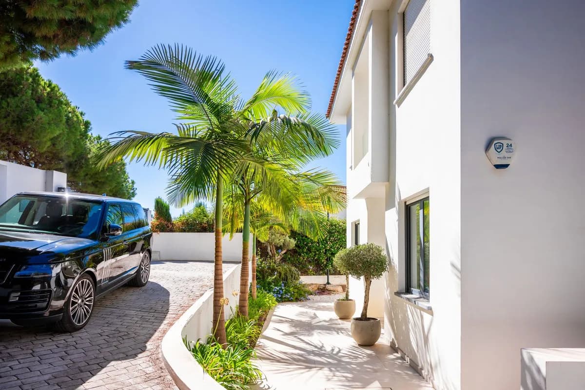 6 Bedroom Detached Villa for Sale in Artola, Málaga - Image 3
