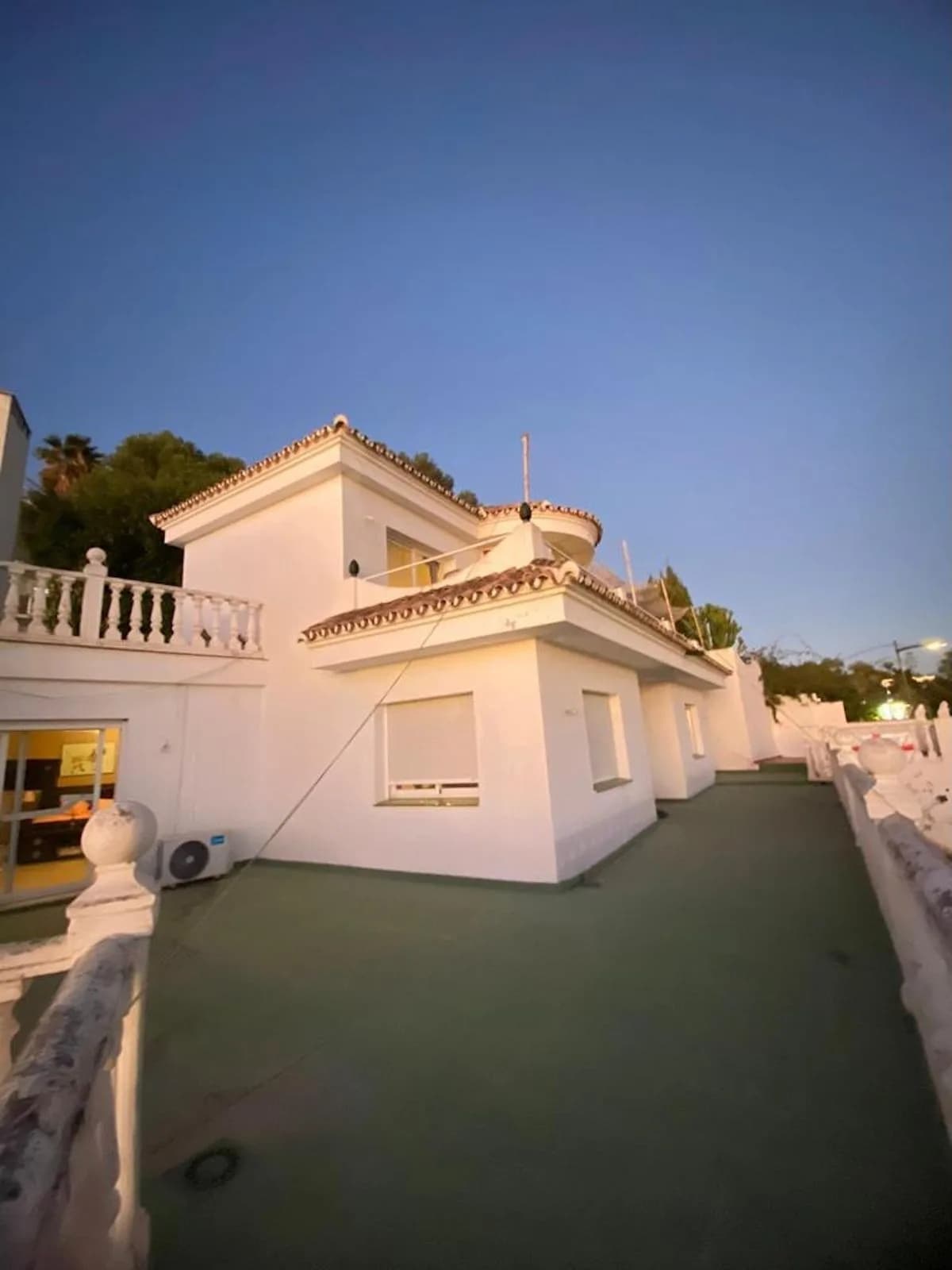 3 Bedroom Detached Villa for Sale in Nueva Andalucía, Málaga - Image 2