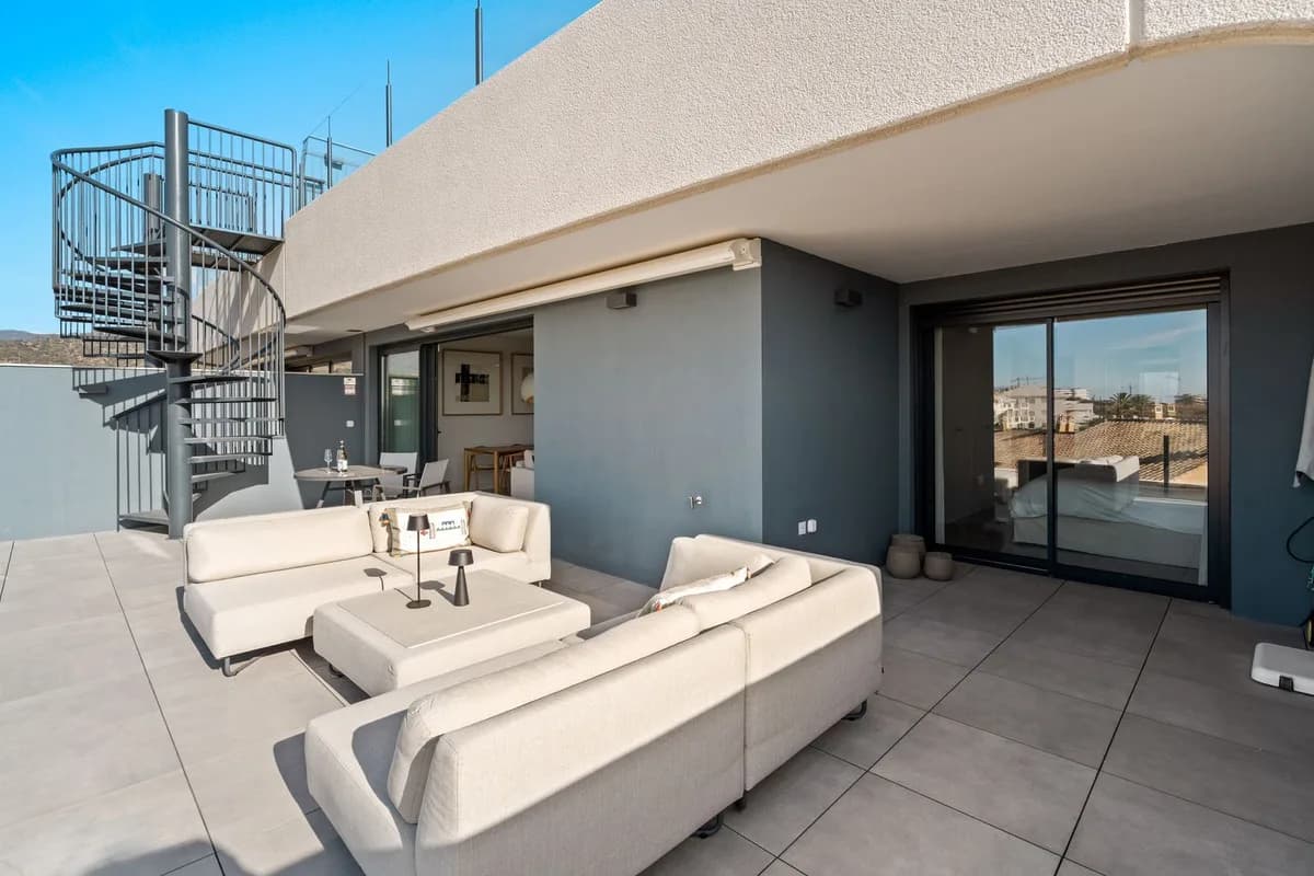 3 Bedroom Penthouse for Sale in Estepona, Málaga - Image 4
