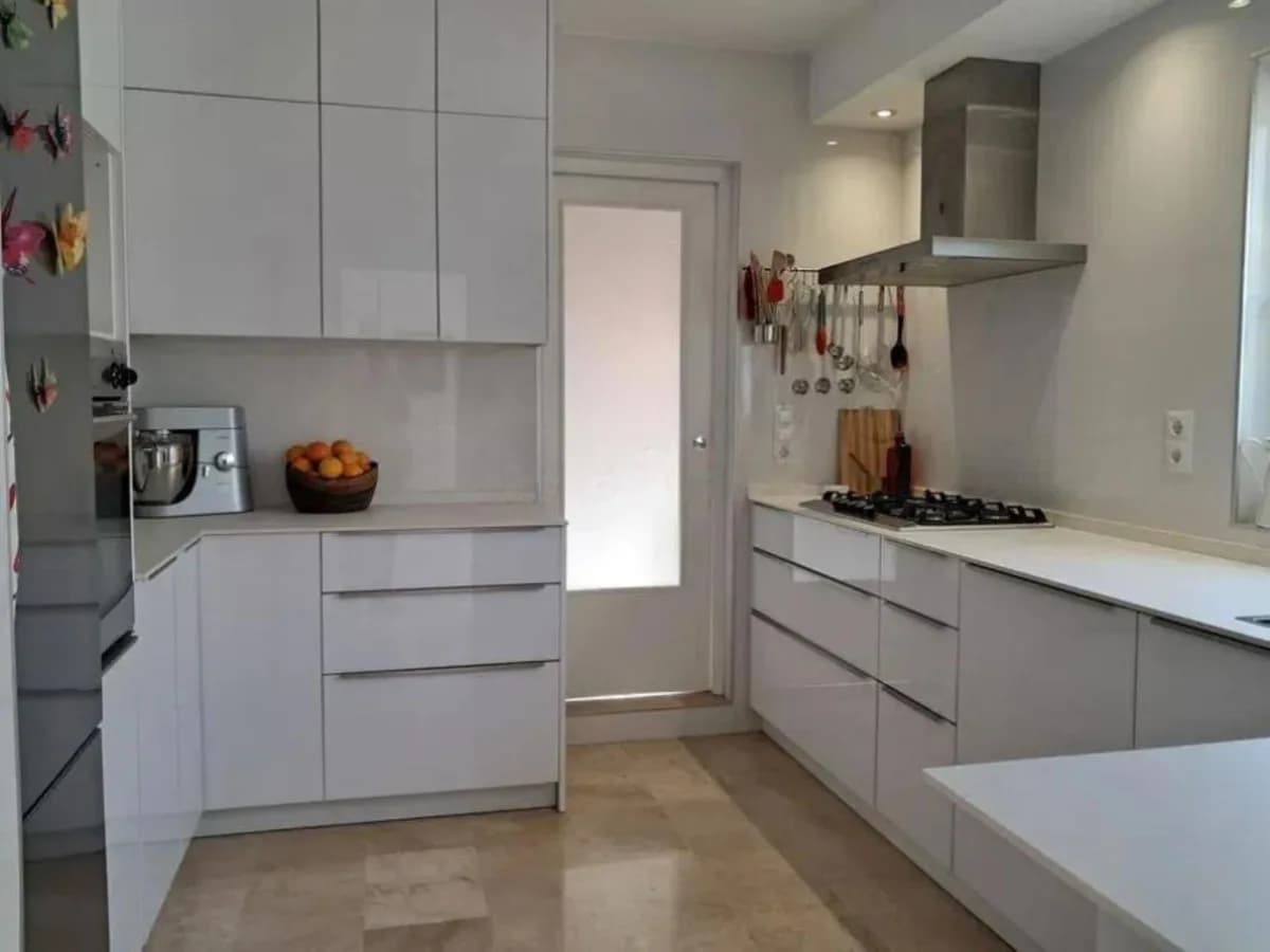 4 Bedroom Semi-Detached House for Sale in Estepona, Málaga - Image 3