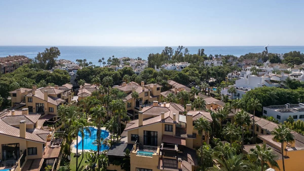 2 Bedroom Ground Floor Apartment for Sale in Puerto Banús, Málaga