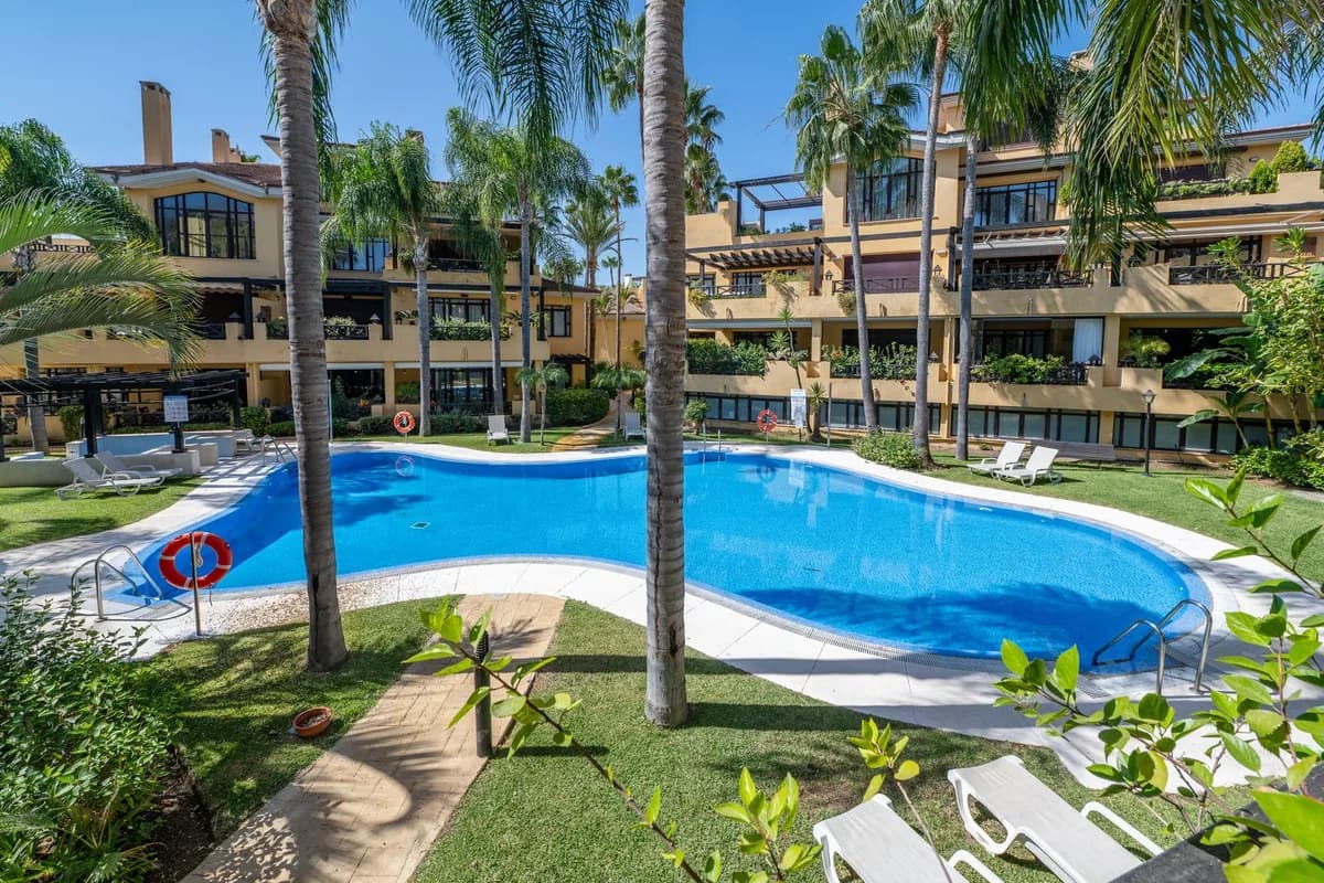 2 Bedroom Ground Floor Apartment for Sale in Puerto Banús, Málaga - Image 2