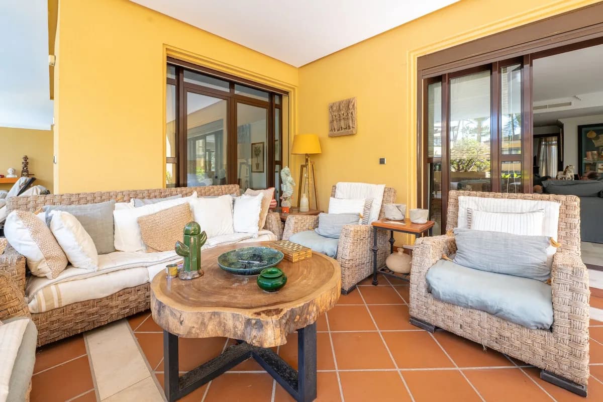 2 Bedroom Ground Floor Apartment for Sale in Puerto Banús, Málaga - Image 3