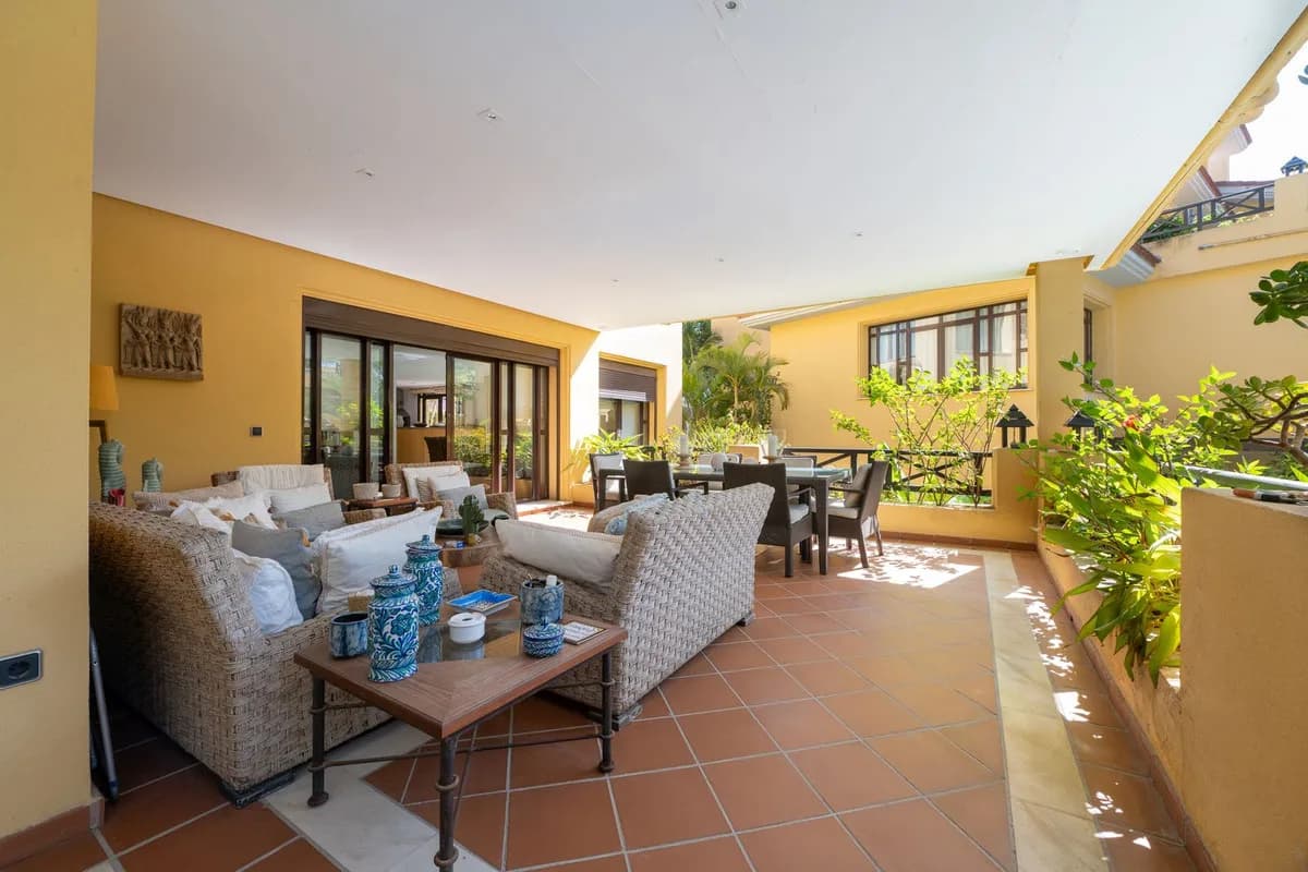 2 Bedroom Ground Floor Apartment for Sale in Puerto Banús, Málaga - Image 4