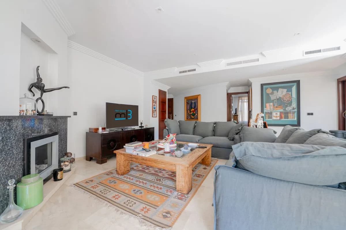 2 Bedroom Ground Floor Apartment for Sale in Puerto Banús, Málaga - Image 9