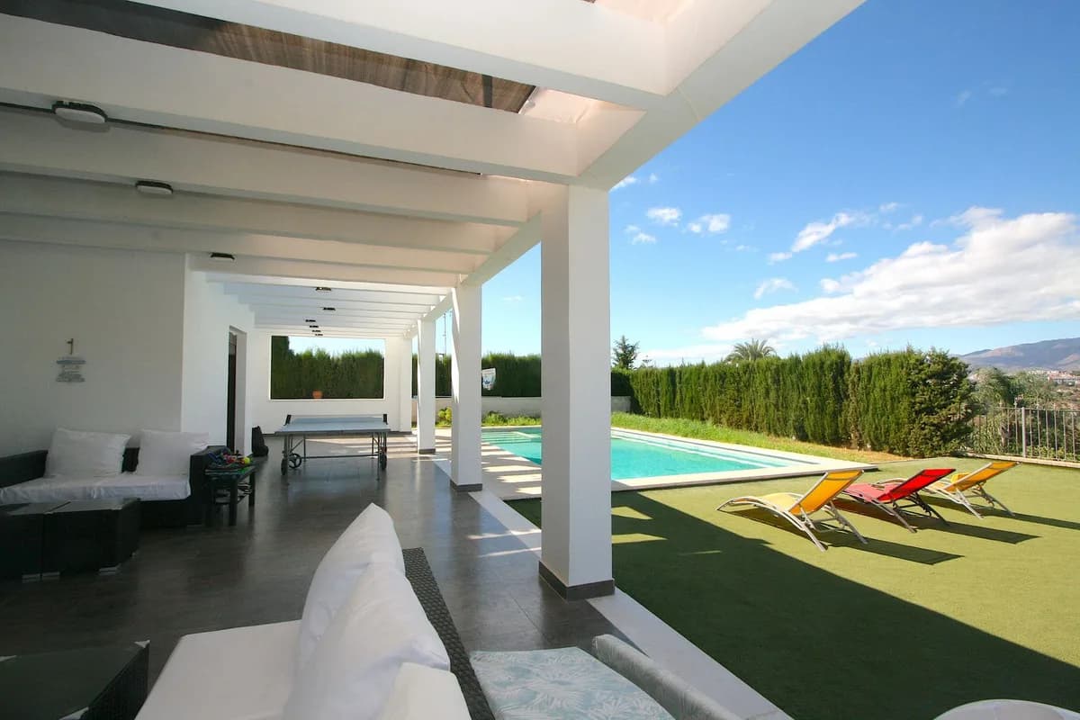8 Bedroom Detached Villa for Sale in Sierrezuela, Málaga - Image 5