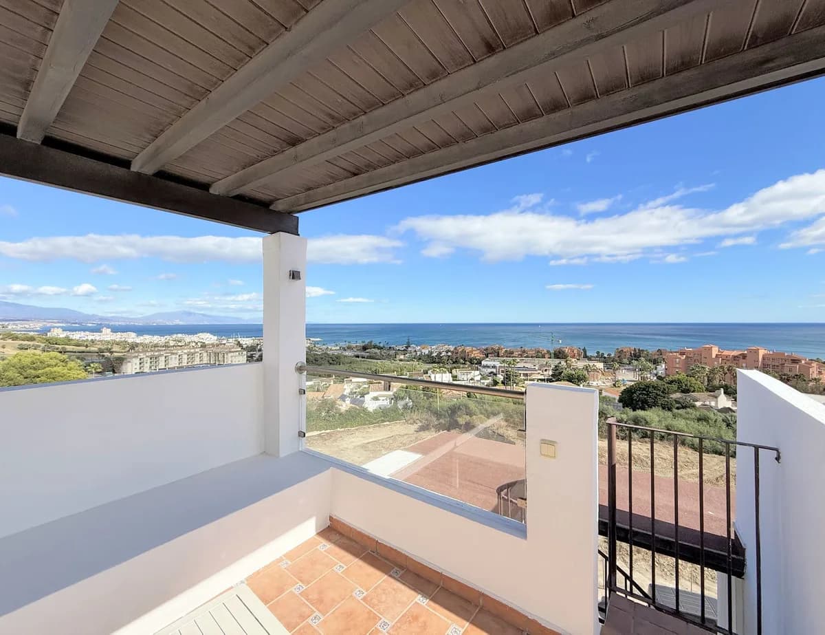2 Bedroom Penthouse for Sale in La Duquesa, Málaga - Image 9