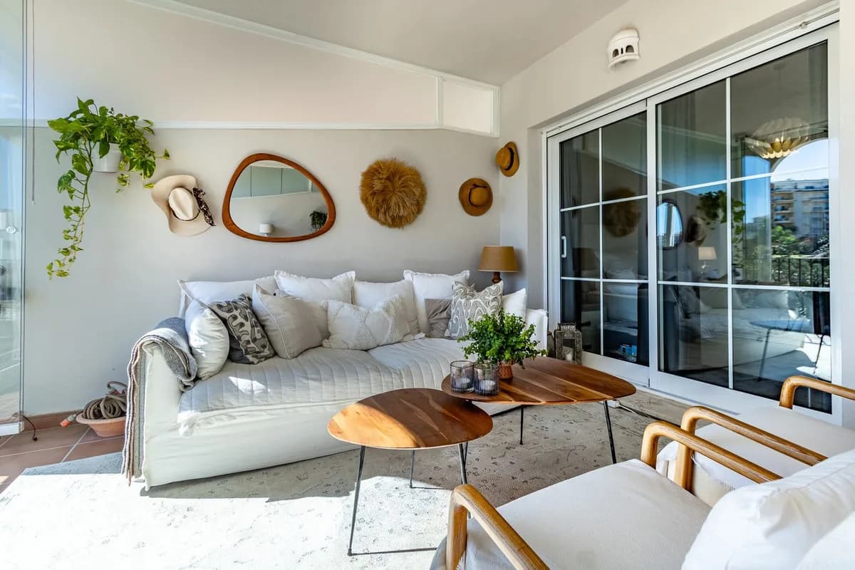 2 Bedroom Middle Floor Apartment for Sale in La Cala de Mijas, Málaga - Image 3
