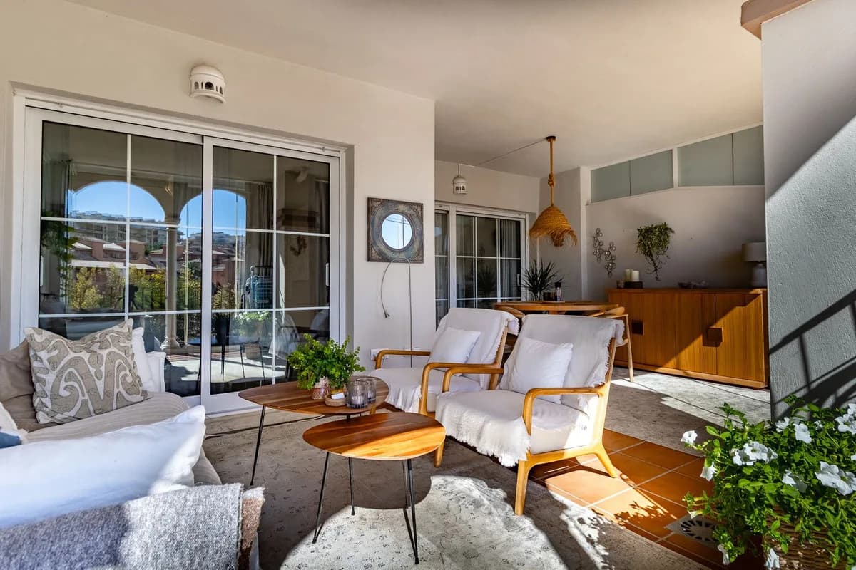 2 Bedroom Middle Floor Apartment for Sale in La Cala de Mijas, Málaga - Image 4