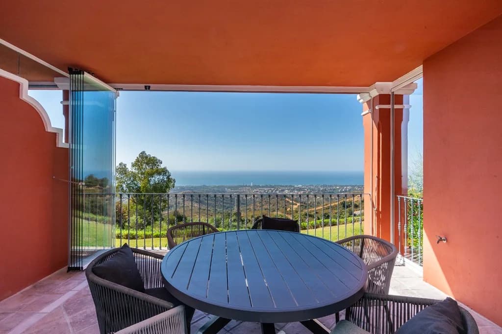 2 Bedroom Middle Floor Apartment for Sale in La Mairena, Málaga
