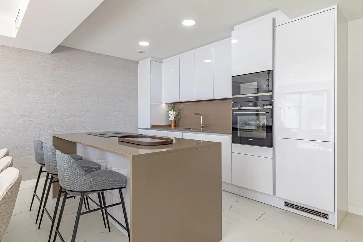 2 Bedroom Middle Floor Apartment for Sale in Casares Playa, Málaga - Image 7