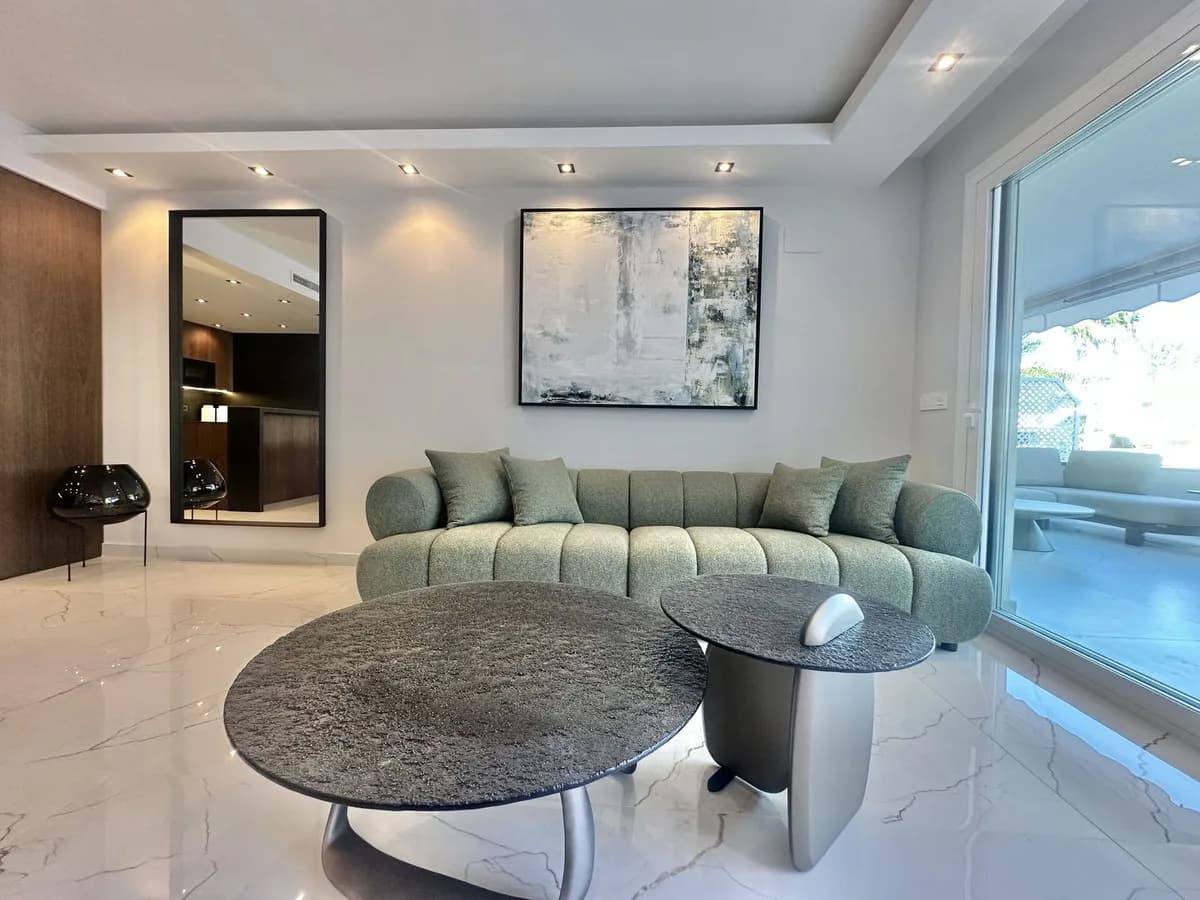 3 Bedroom Middle Floor Apartment for Sale in Marbella, Málaga - Image 8