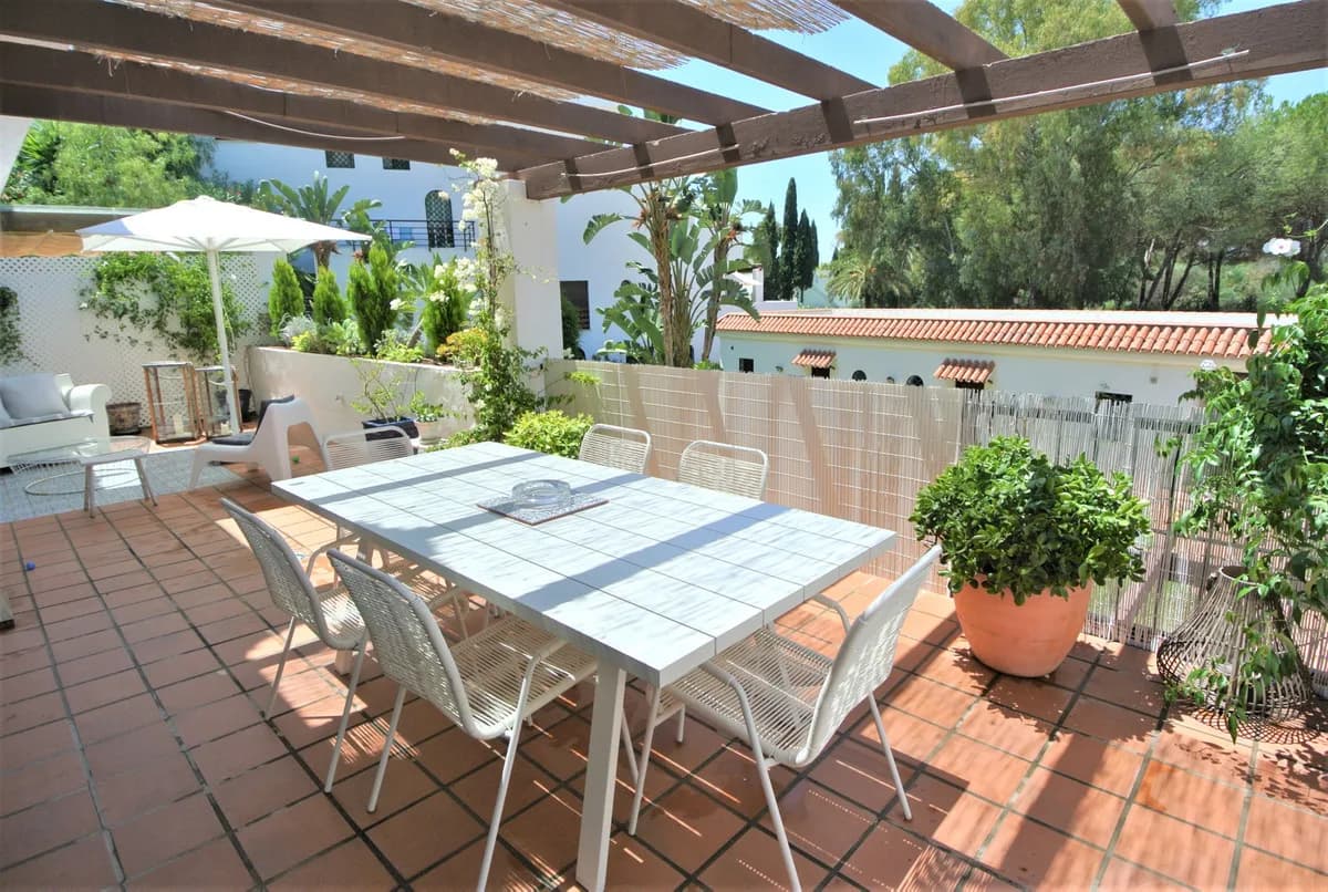 2 Bedroom Middle Floor Apartment for Sale in The Golden Mile, Málaga