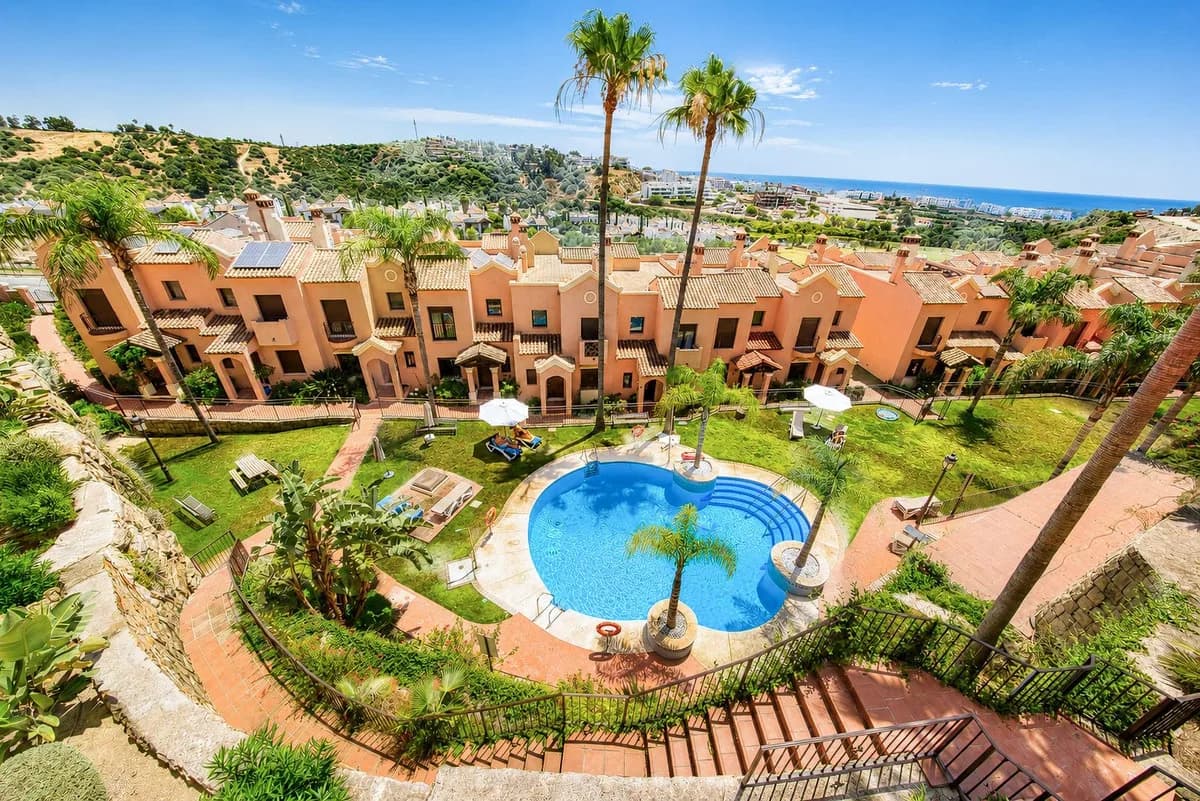 3 Bedroom Townhouse for Sale in Estepona, Málaga - Image 2
