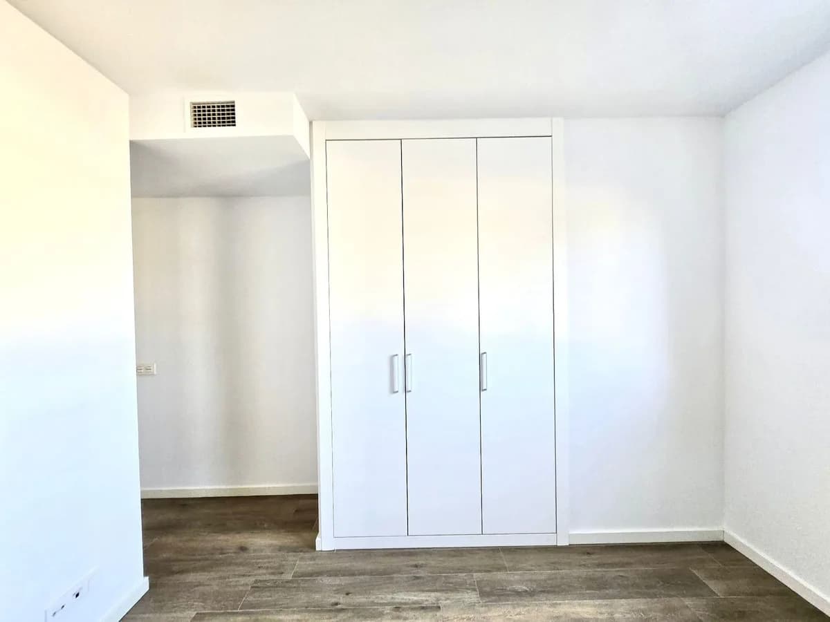 3 Bedroom Middle Floor Apartment for Sale in Nueva Andalucía, Málaga - Image 6