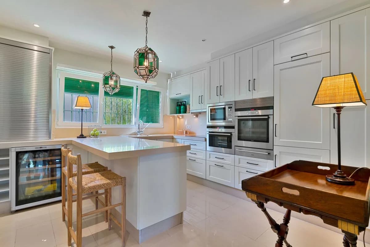 3 Bedroom Detached Villa for Sale in El Paraiso, Málaga - Image 7