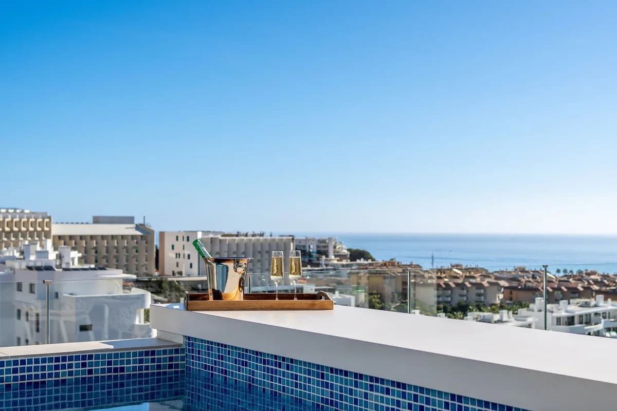 3 Bedroom Penthouse for Sale in Fuengirola, Málaga - Image 2
