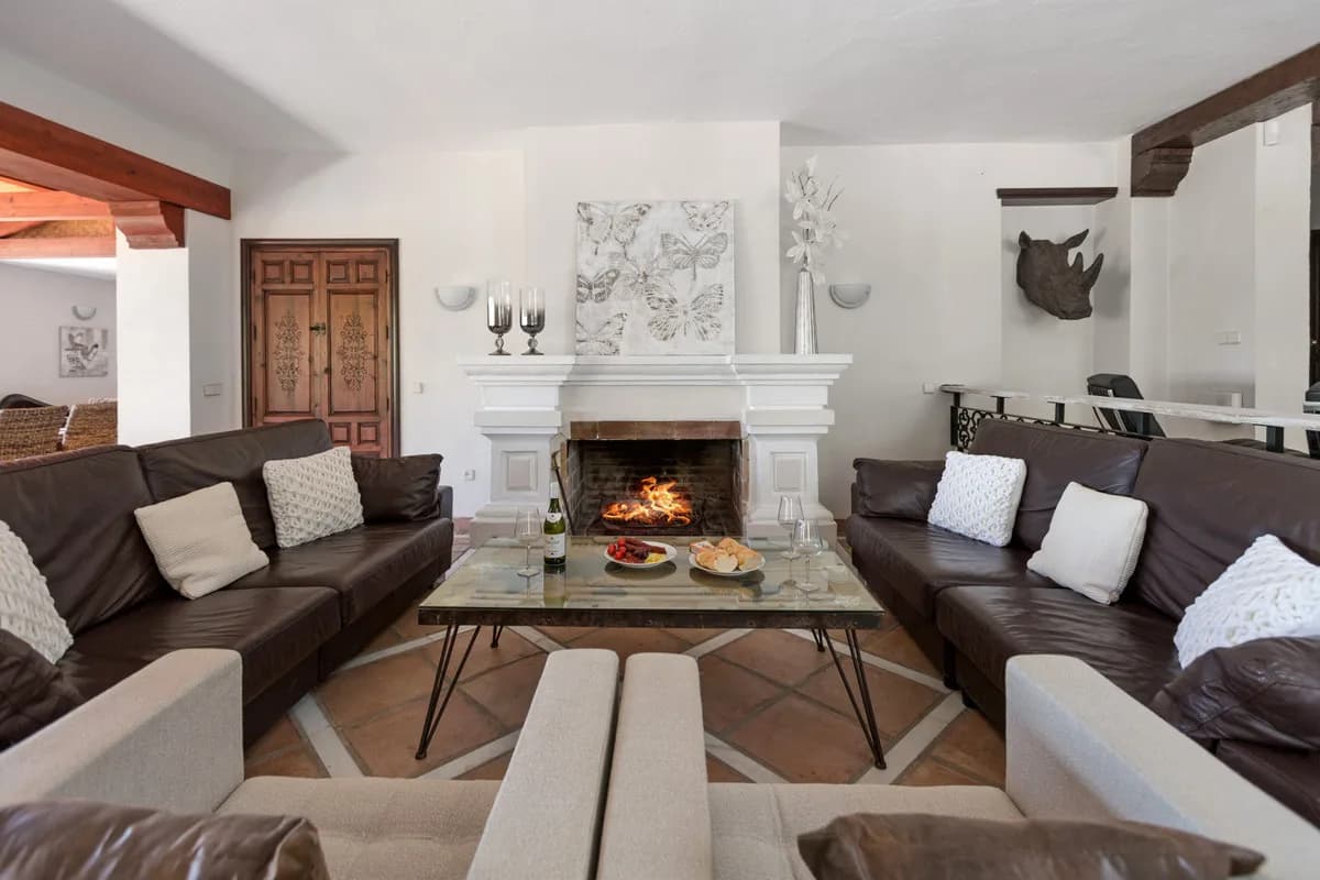 12 Bedroom Detached Villa for Sale in Benahavís, Málaga - Image 9