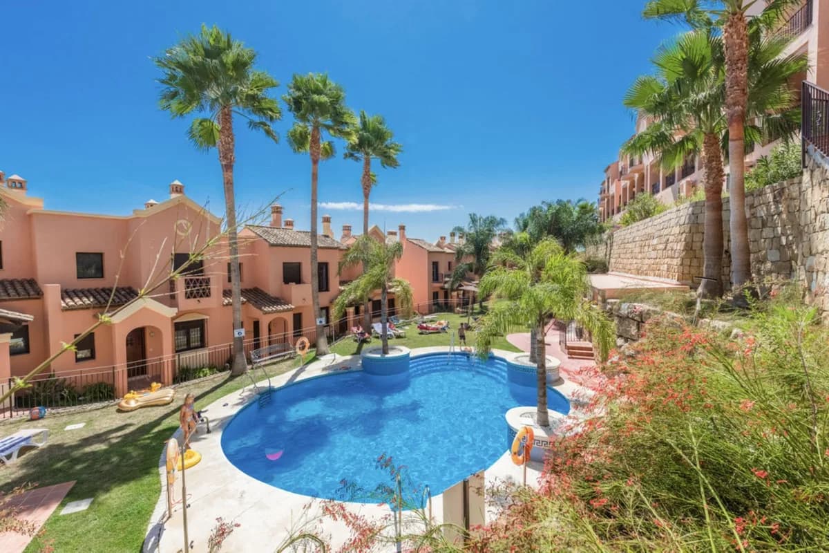 3 Bedroom Townhouse for Sale in Estepona, Málaga - Image 2