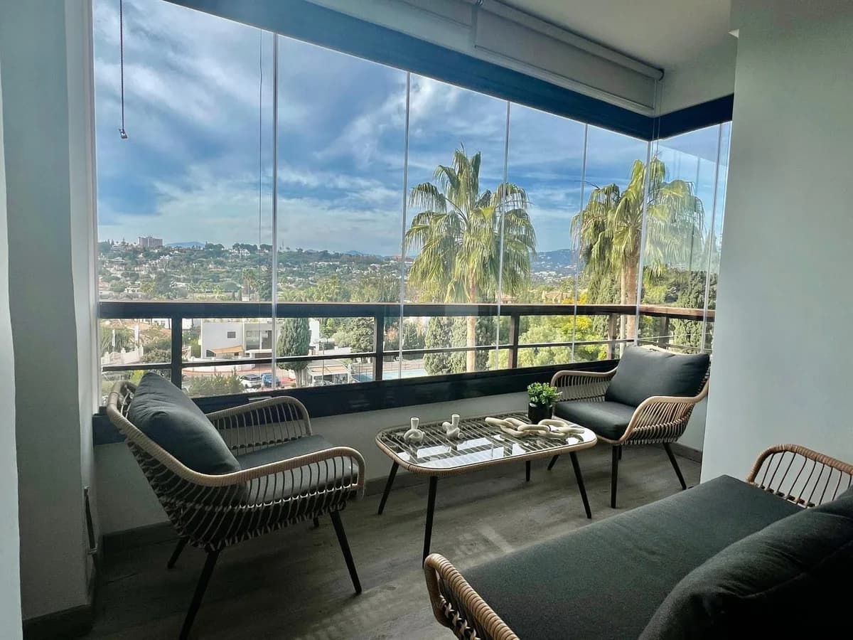 1 Bedroom Middle Floor Apartment for Sale in Nueva Andalucía, Málaga