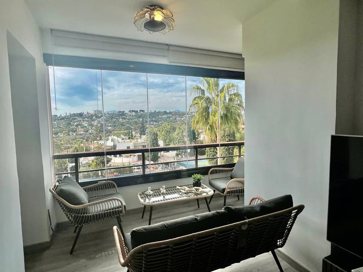1 Bedroom Middle Floor Apartment for Sale in Nueva Andalucía, Málaga - Image 3