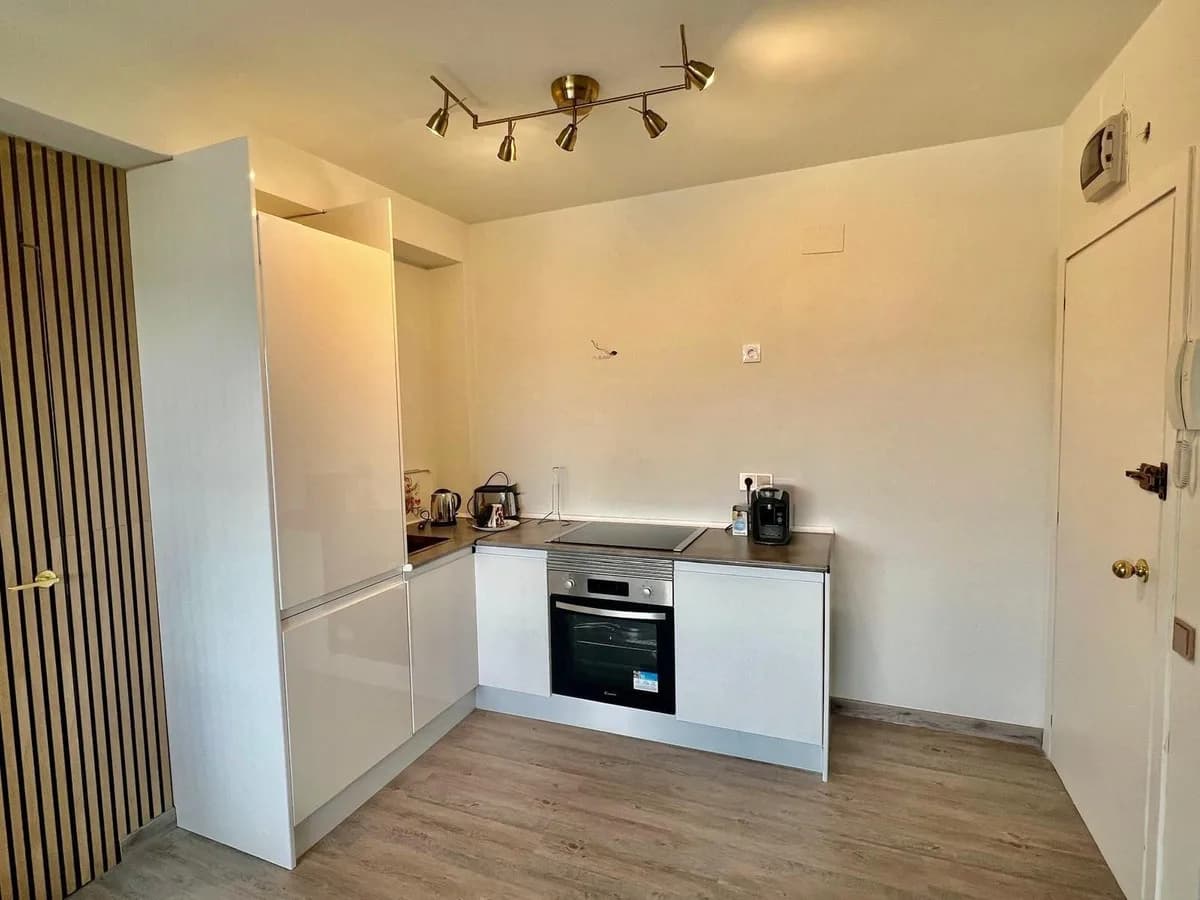 1 Bedroom Middle Floor Apartment for Sale in Nueva Andalucía, Málaga - Image 4