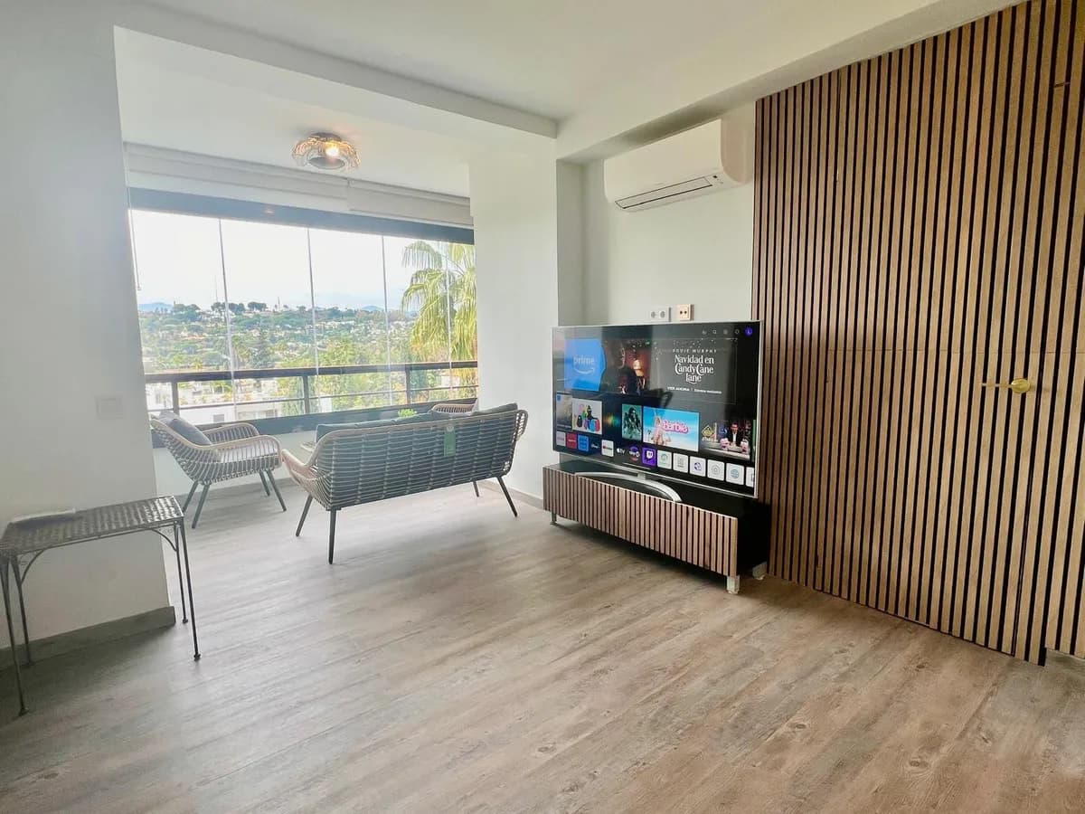1 Bedroom Middle Floor Apartment for Sale in Nueva Andalucía, Málaga - Image 5
