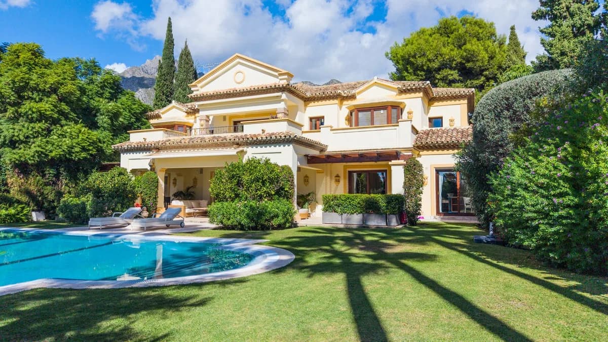 7 Bedroom Detached Villa for Sale in Sierra Blanca, Málaga - Image 3