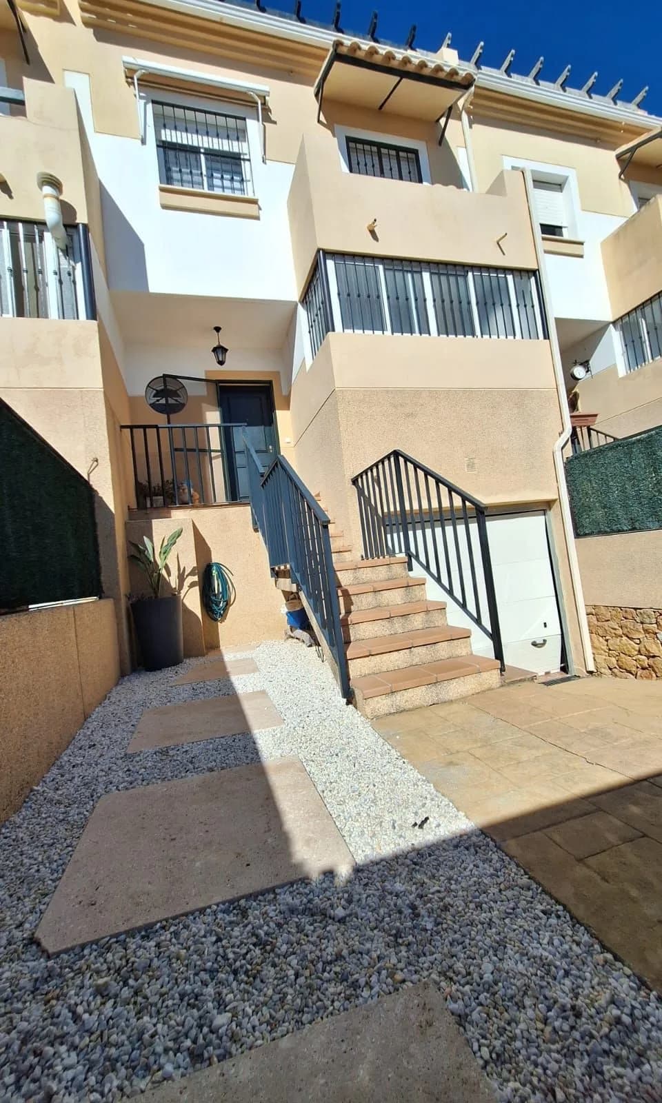 4 Bedroom Townhouse for Sale in Marbella, Málaga - Image 3
