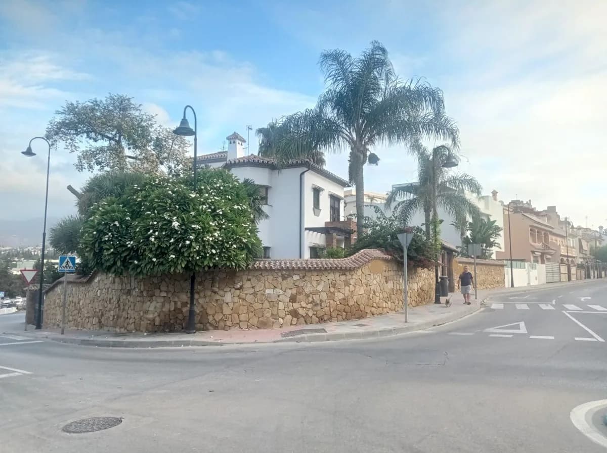 5 Bedroom Detached Villa for Sale in Mijas, Málaga - Image 3