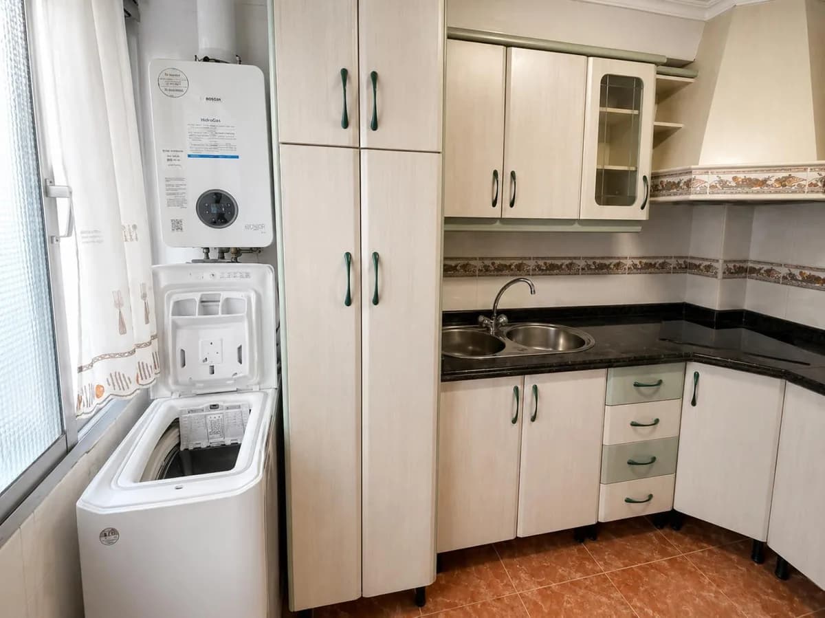 3 Bedroom Top Floor Apartment for Sale in Martiricos, Málaga - Image 3