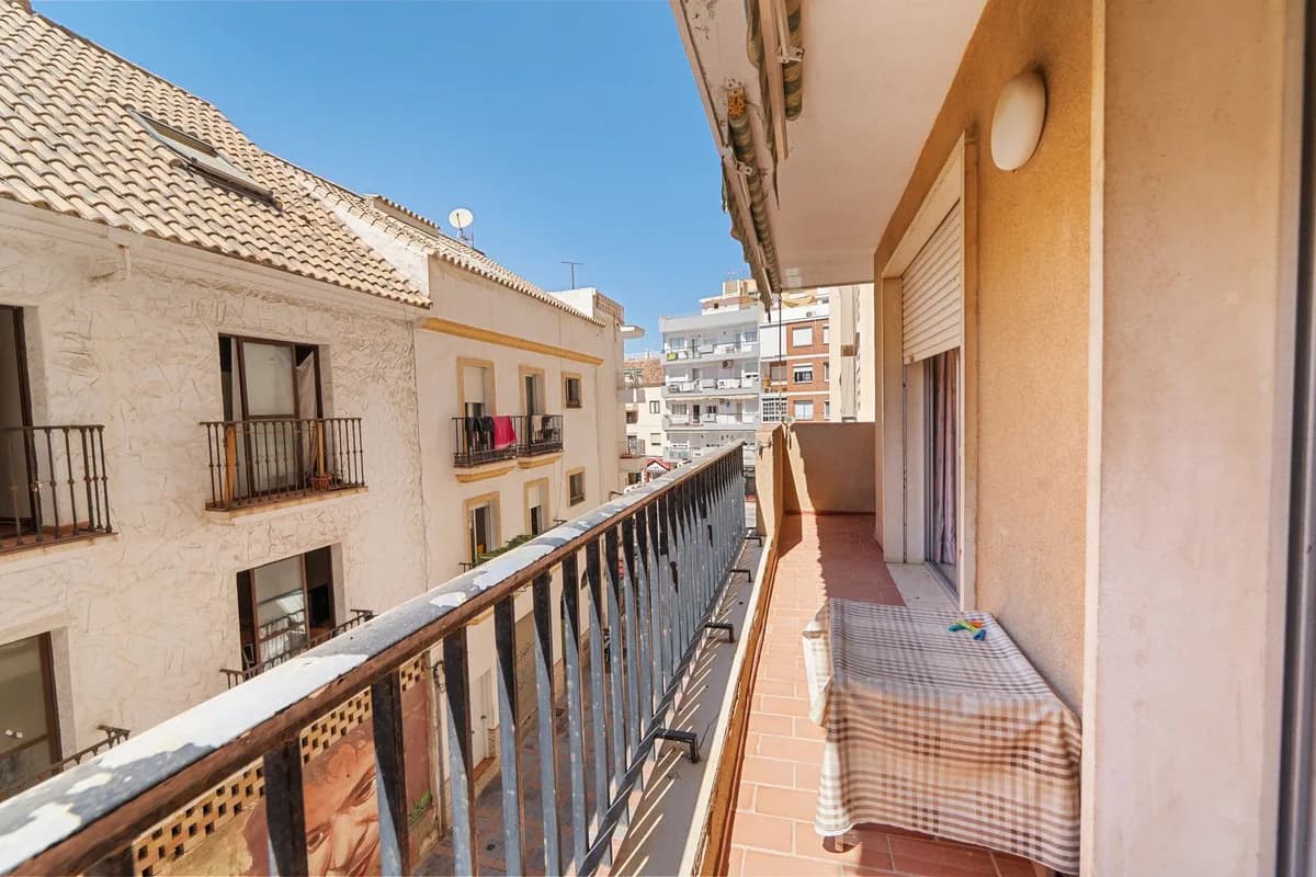 2 Bedroom Middle Floor Apartment for Sale in Fuengirola, Málaga
