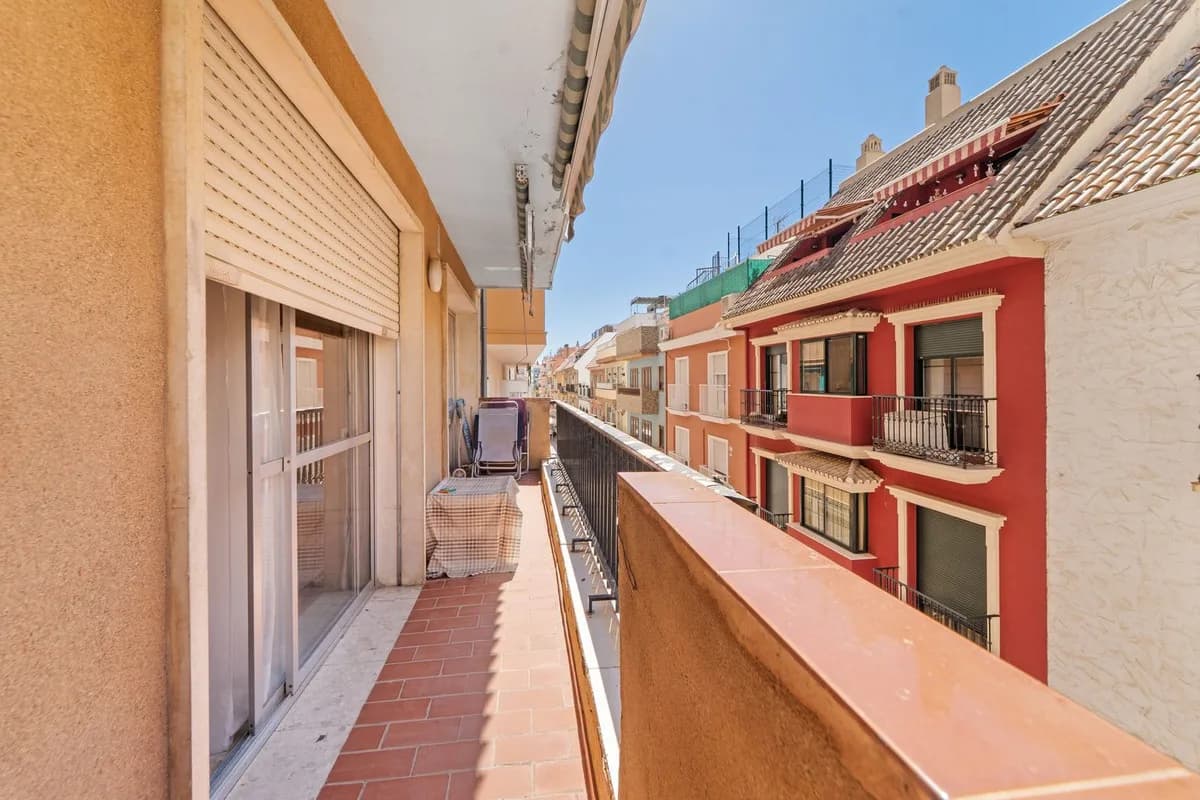 2 Bedroom Middle Floor Apartment for Sale in Fuengirola, Málaga - Image 8