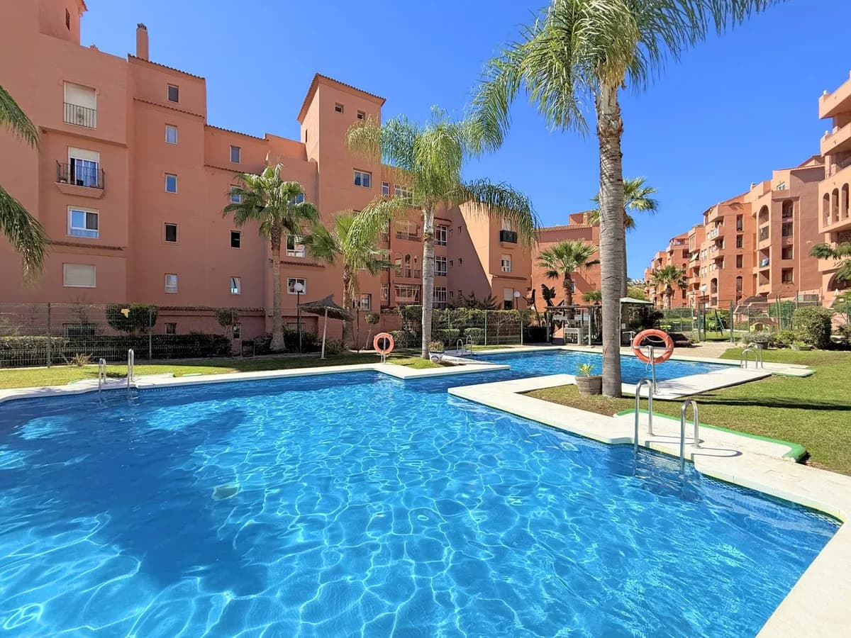 2 Bedroom Ground Floor Apartment for Sale in La Duquesa, Málaga - Image 2