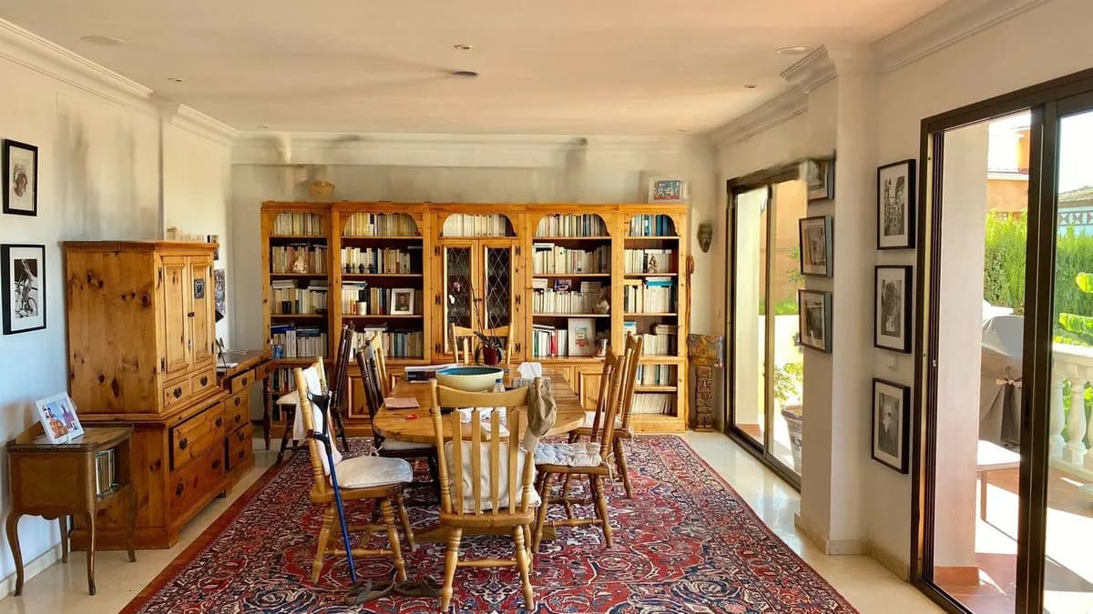 7 Bedroom Detached Villa for Sale in Marbella, Málaga - Image 2