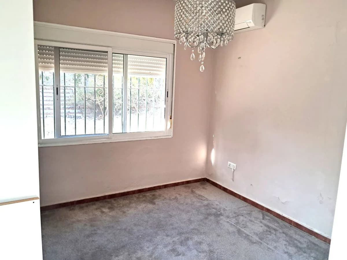 5 Bedroom Detached Villa for Sale in Estepona, Málaga - Image 9