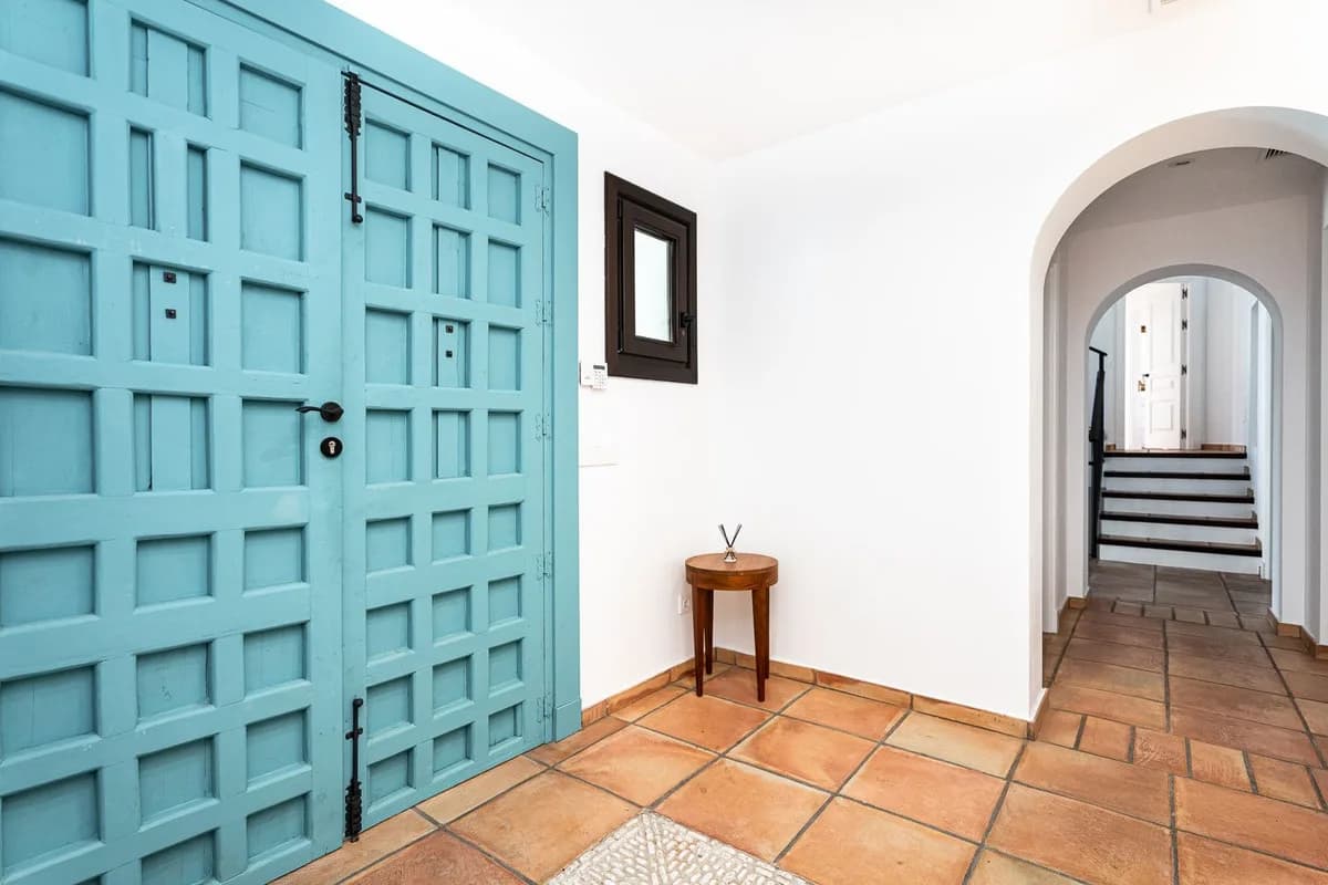 6 Bedroom Detached Villa for Sale in Guadalmina Baja, Málaga - Image 8