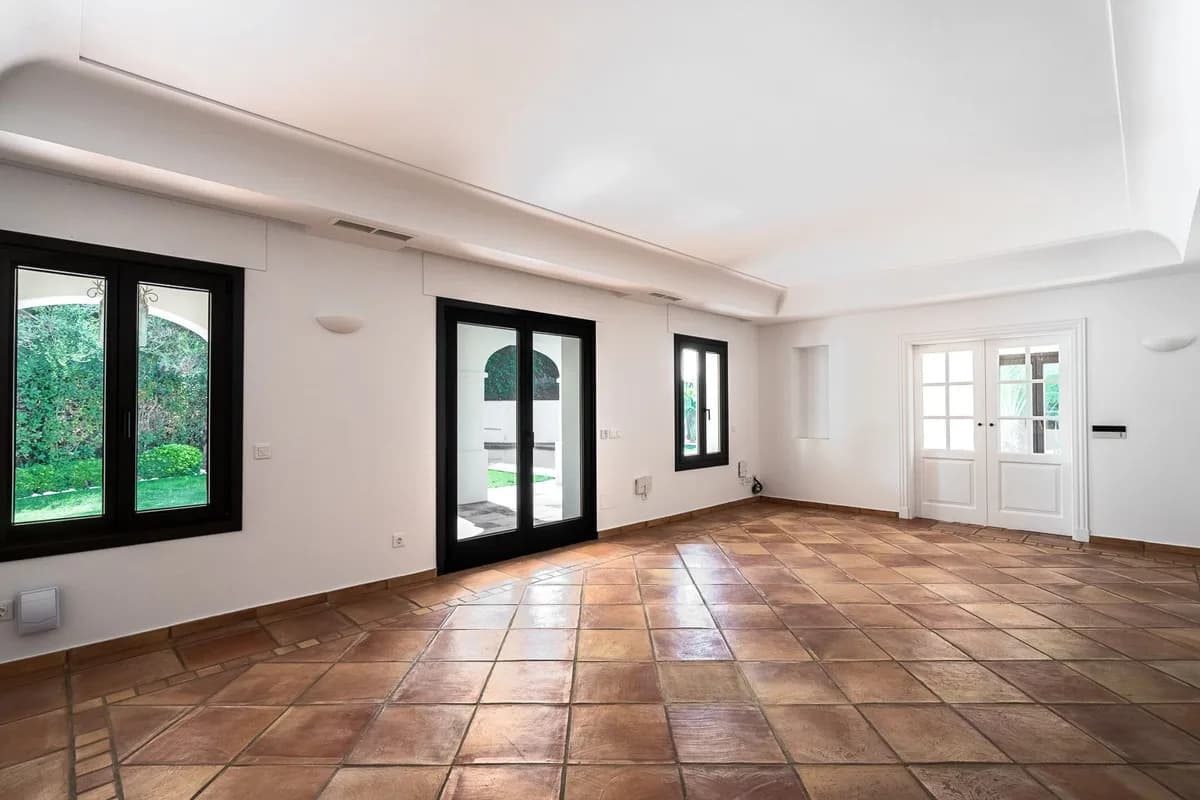 6 Bedroom Detached Villa for Sale in Guadalmina Baja, Málaga - Image 9