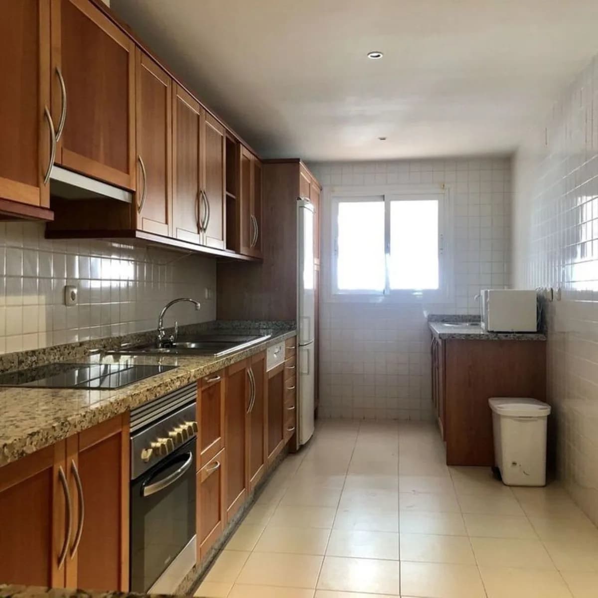 3 Bedroom Ground Floor Apartment for Sale in Nueva Andalucía, Málaga - Image 6