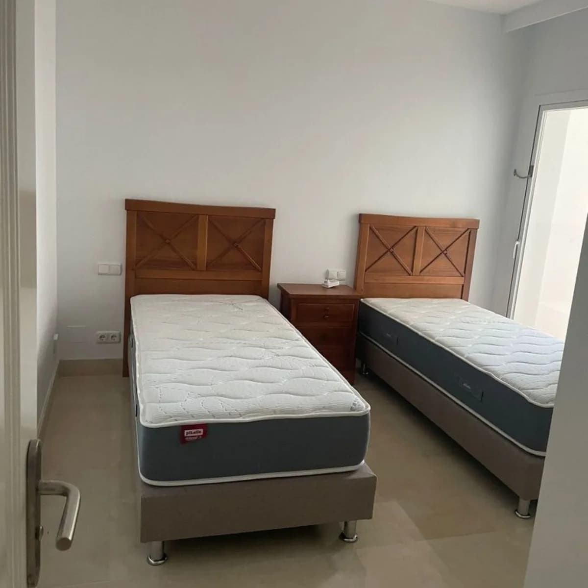 3 Bedroom Ground Floor Apartment for Sale in Nueva Andalucía, Málaga - Image 8