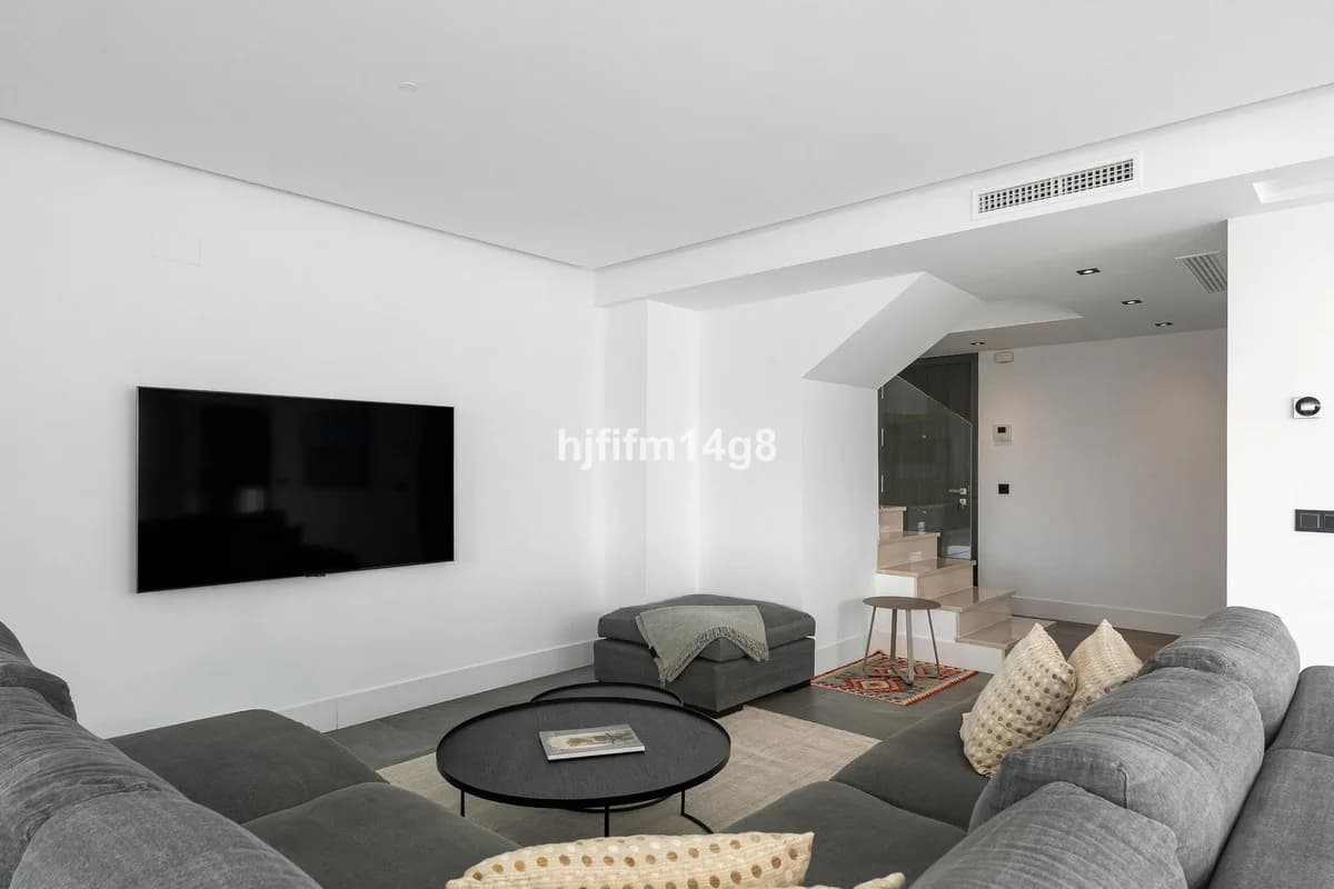3 Bedroom Penthouse Duplex for Sale in La Quinta, Málaga - Image 6