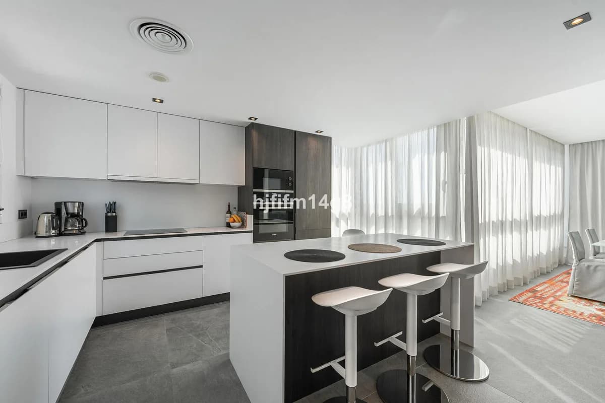 3 Bedroom Penthouse Duplex for Sale in La Quinta, Málaga - Image 9