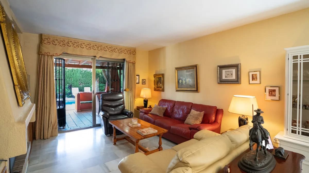 4 Bedroom Detached Villa for Sale in Marbella, Málaga - Image 3