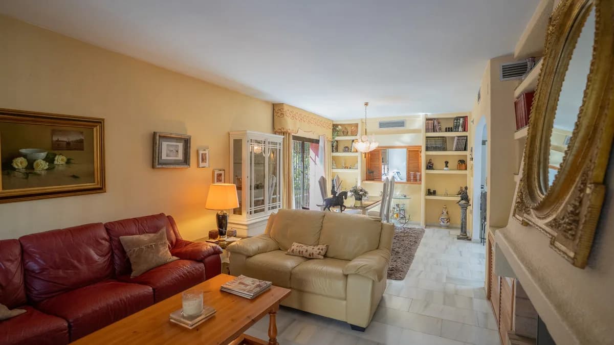 4 Bedroom Detached Villa for Sale in Marbella, Málaga - Image 4