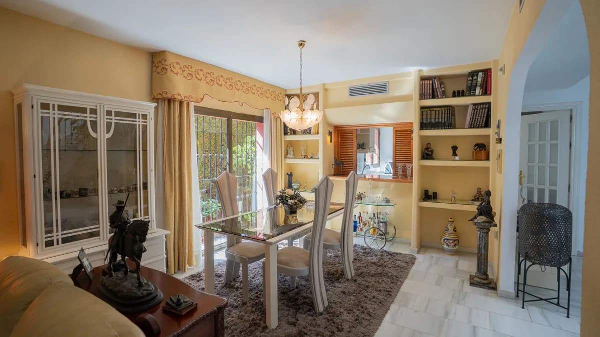 4 Bedroom Detached Villa for Sale in Marbella, Málaga - Image 6
