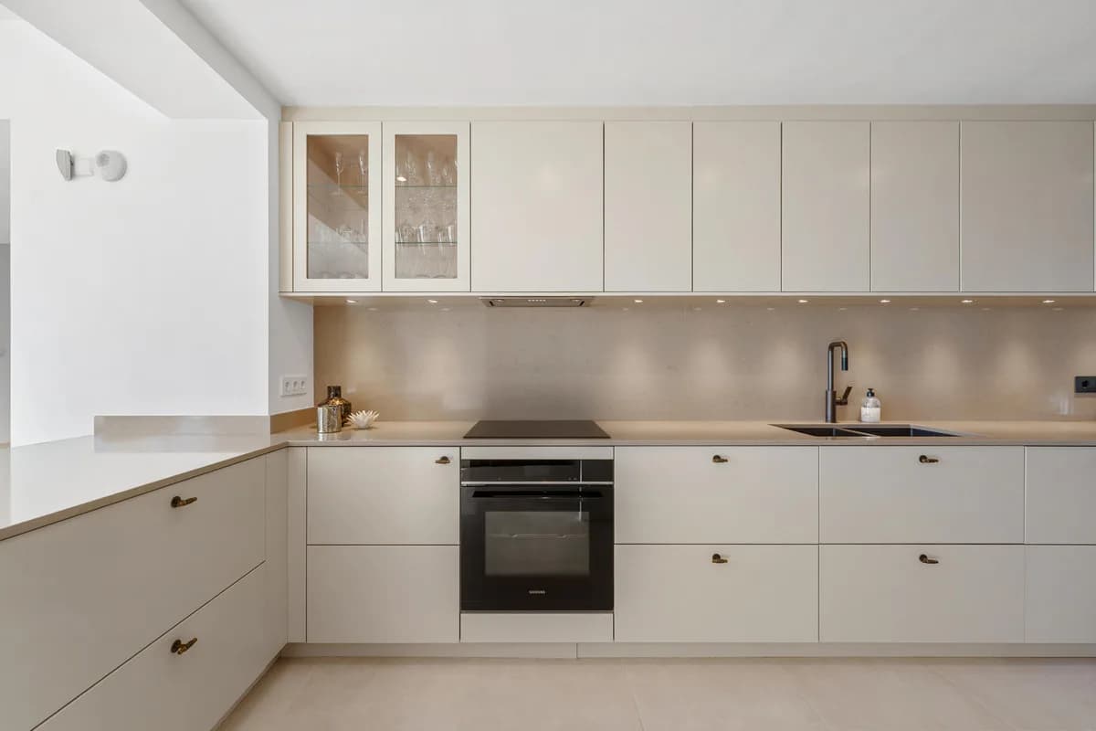 3 Bedroom Penthouse Duplex for Sale in Nueva Andalucía, Málaga - Image 7