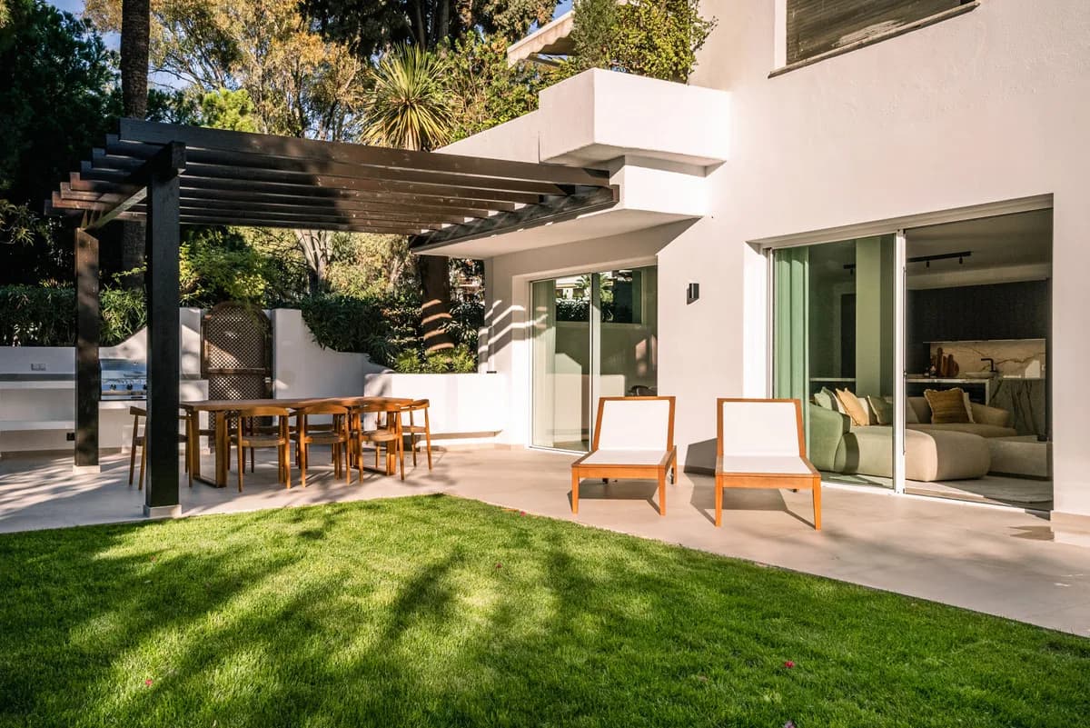 4 Bedroom Ground Floor Apartment for Sale in The Golden Mile, Málaga - Image 4