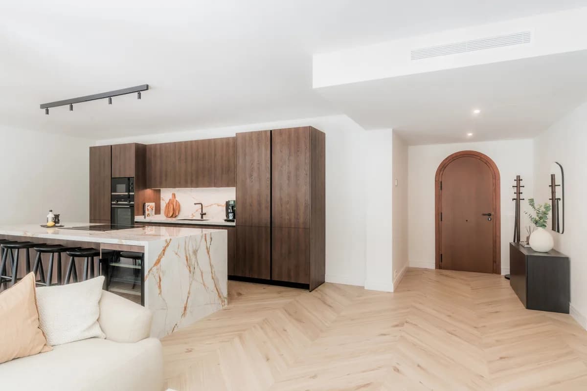 4 Bedroom Ground Floor Apartment for Sale in The Golden Mile, Málaga - Image 6