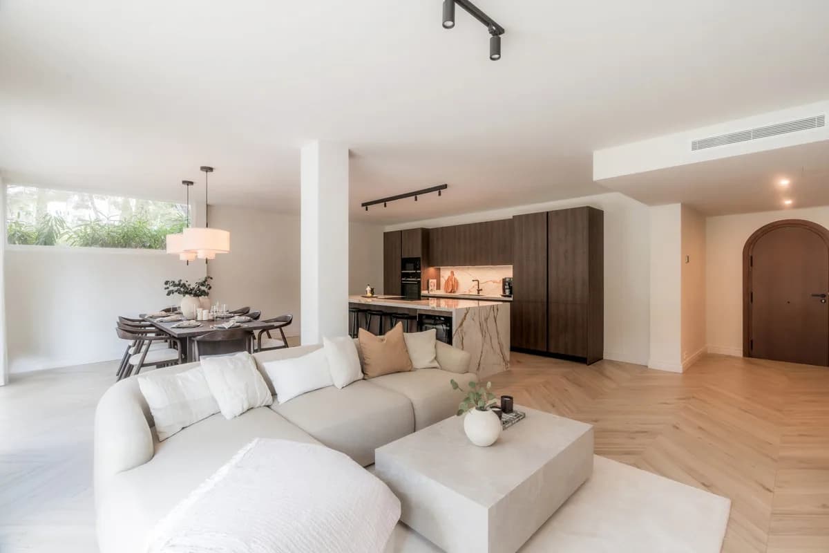 4 Bedroom Ground Floor Apartment for Sale in The Golden Mile, Málaga - Image 8